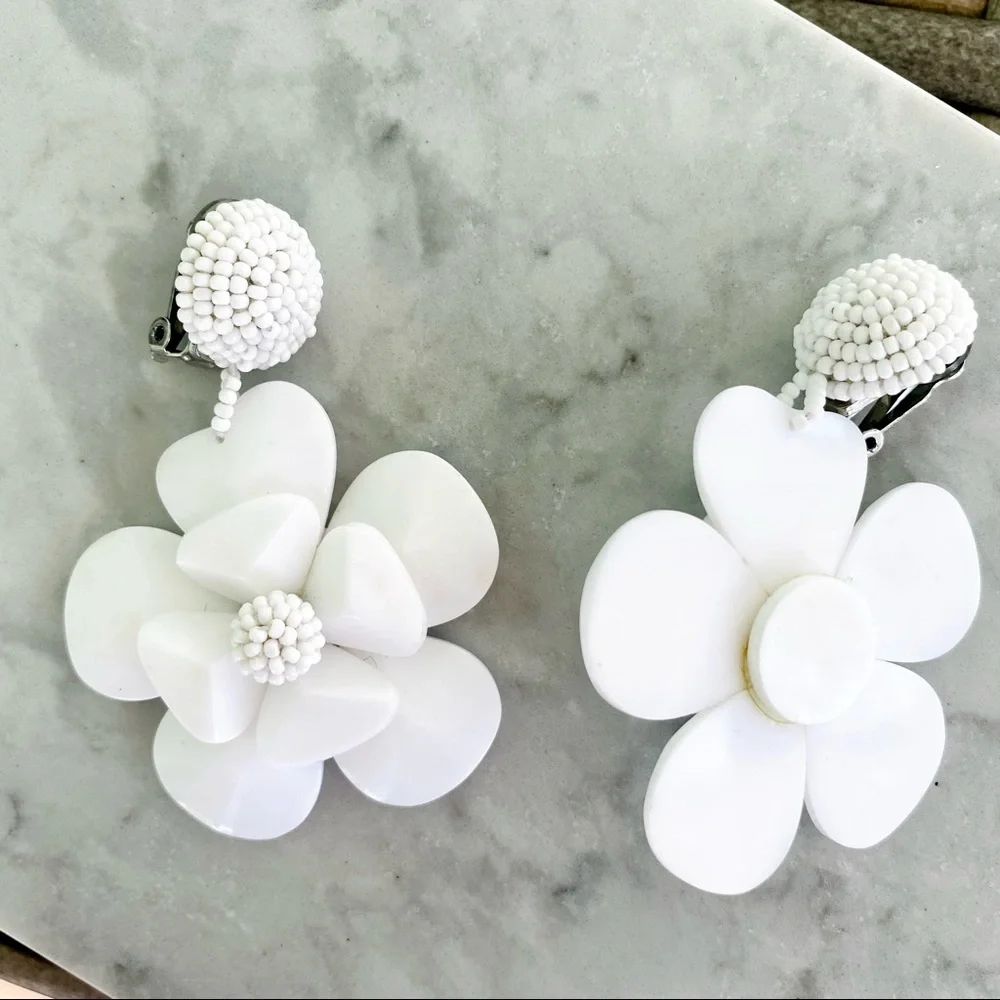 Sachin & Babi White Plastic Flower Earrings EUC - Picture 3 of 11